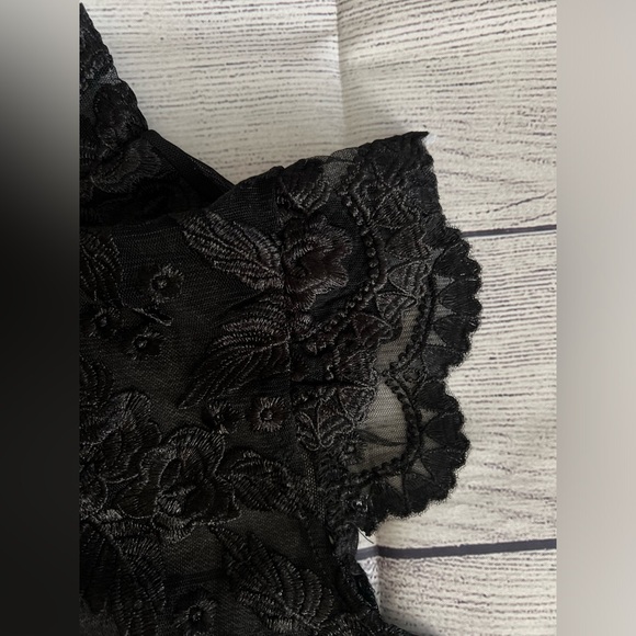 Fashinova Cute🖤Mock Neck Floral Embroidery Bodysuit. NEW without tags! - Picture 6 of 14